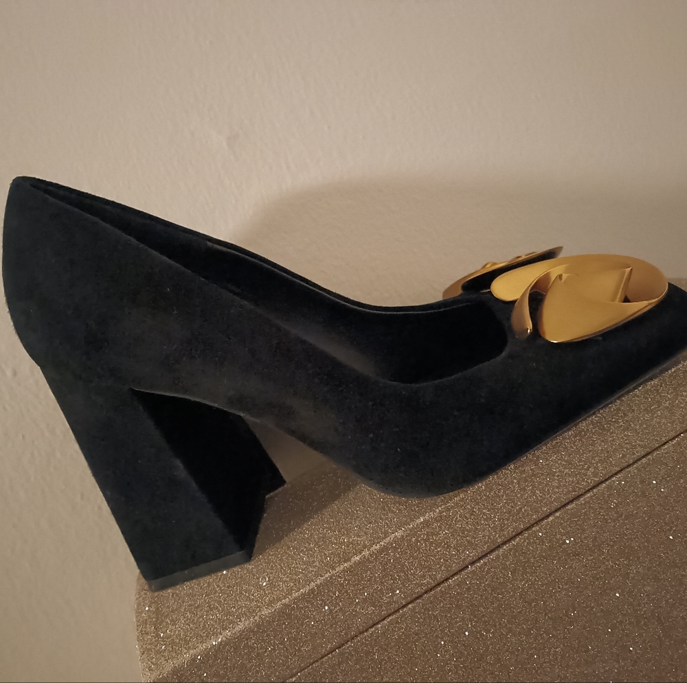 Unique 🖤 Zara Black & Gold Metallic Rose Suede Women's 4" Heels, size 8.5
